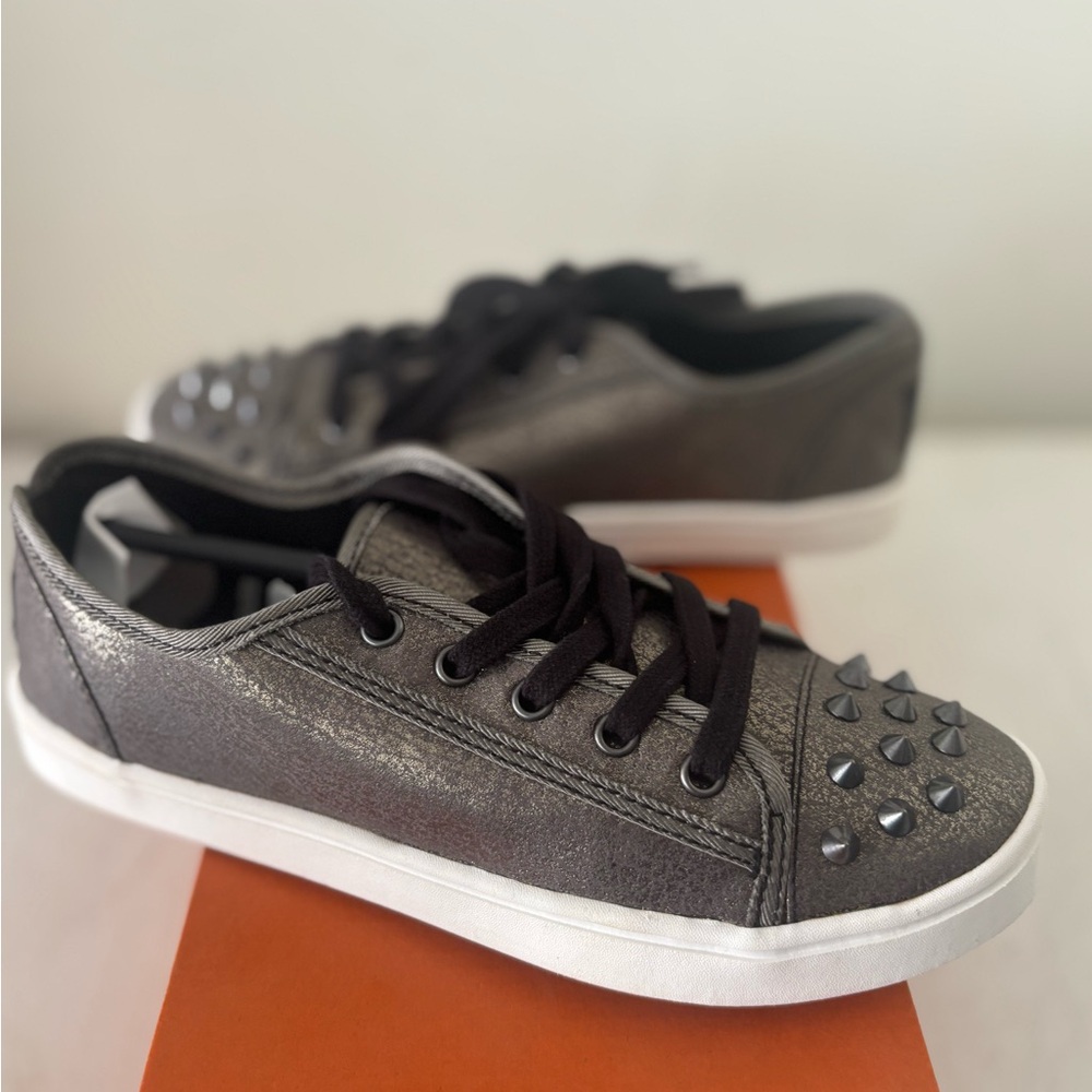 Rocket Dog Metallic Gray Sneakers